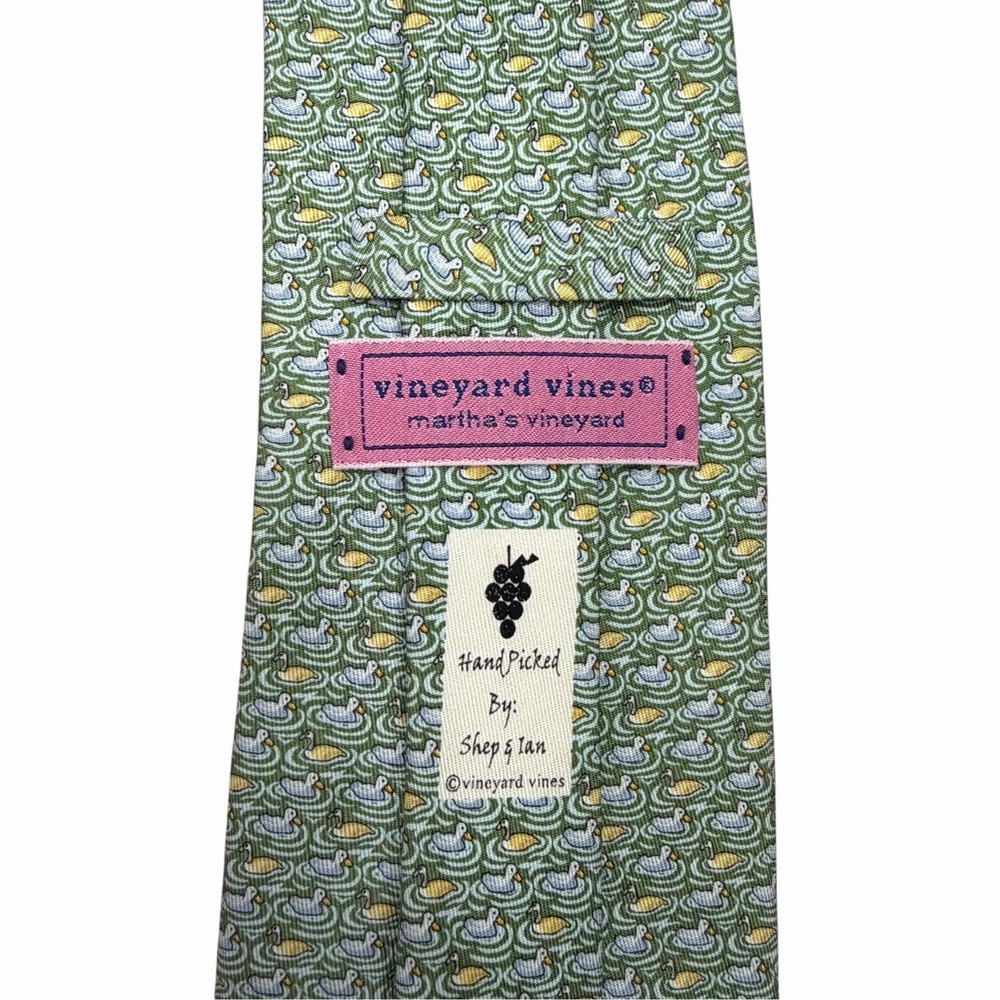 Vineyard Vines Men's Tie Swimming Ducks Green Satin Silk USA 3.75" (W) x 61" (L)